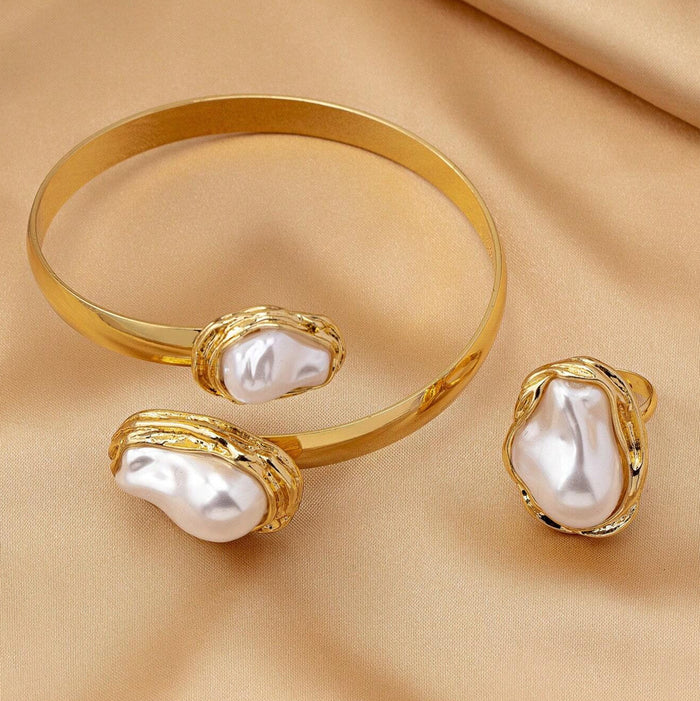B988 - Elegant Pearl Gemstome Bracelet
