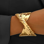 B994 - Elegant Golden Geometric Bracelet