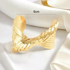 B994 - Elegant Golden Geometric Bracelet
