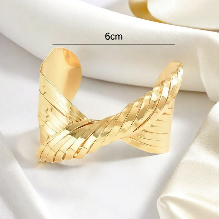 B994 - Elegant Golden Geometric Bracelet