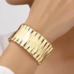 B997 - Elegant Hollow Golden Bracelet