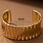 B997 - Elegant Hollow Golden Bracelet