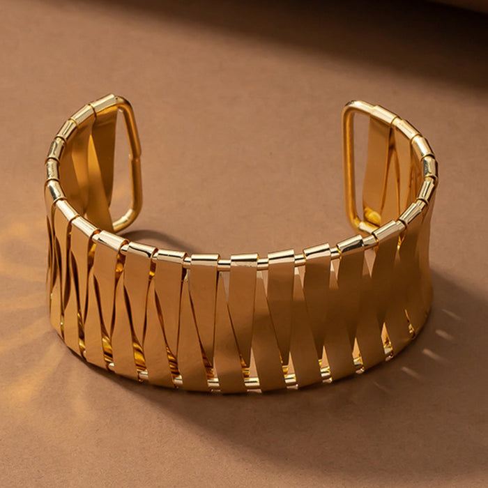 B997 - Elegant Hollow Golden Bracelet