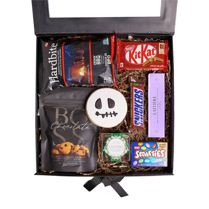 Halloween Treats Gift Basket with Candy and Cookies – gift basket with kitkat, smarties and snickers