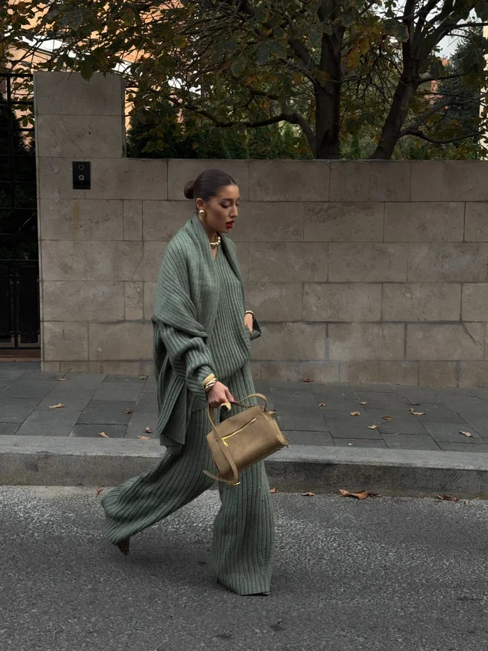 Jeannie - Set bordeaux avec pull et pantalon à jambes larges