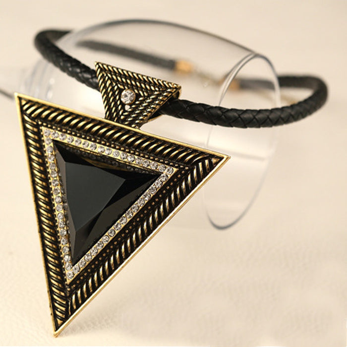 N2566 - Black Triangular Pendant Necklace