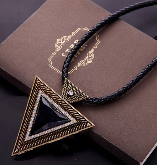 N2566 - Black Triangular Pendant Necklace