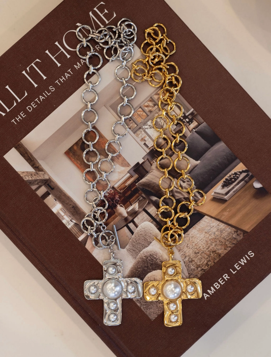 The Harper - Hammered Cross Chansutt Pearls Necklace