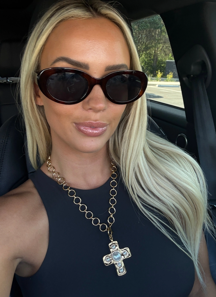 The Harper - Hammered Cross Chansutt Pearls Necklace